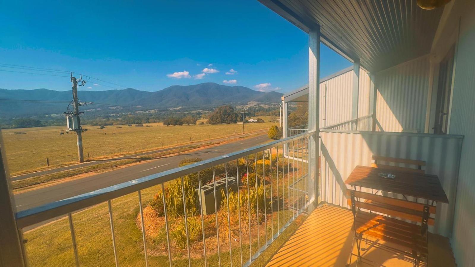 Mountain Creek Motel Bar & Restaurant Mount Beauty Exteriér fotografie