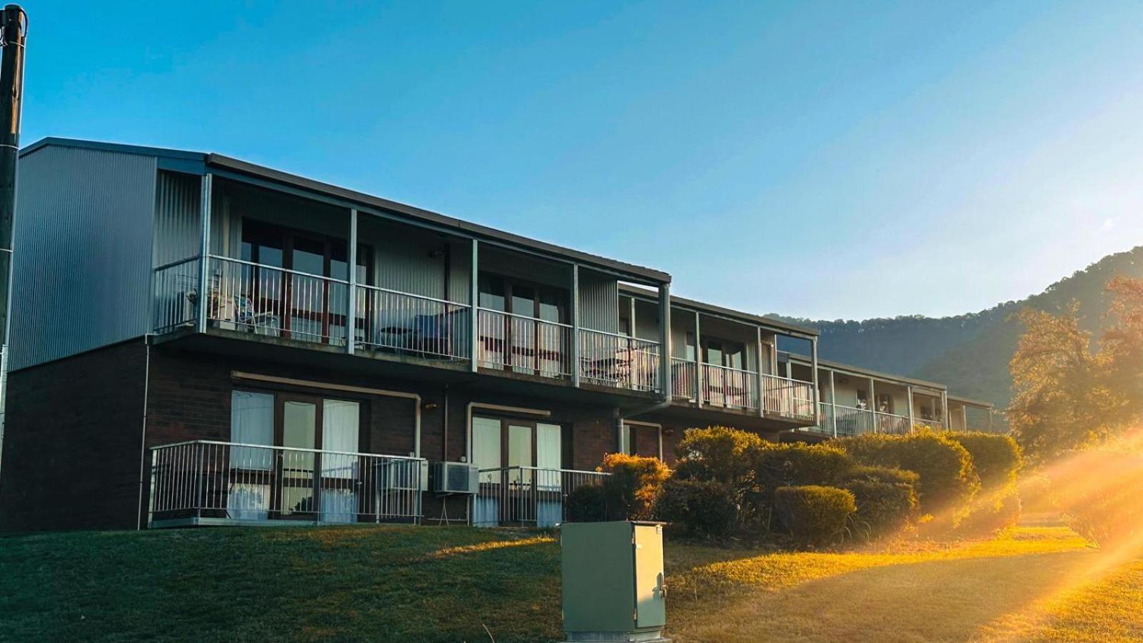 Mountain Creek Motel Bar & Restaurant Mount Beauty Exteriér fotografie