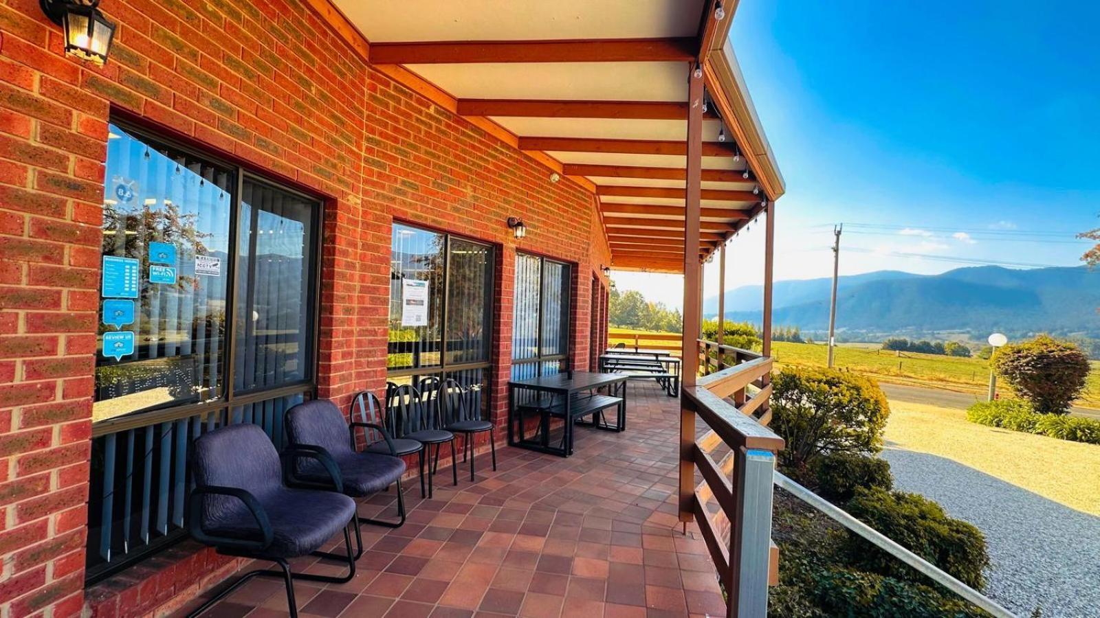 Mountain Creek Motel Bar & Restaurant Mount Beauty Exteriér fotografie