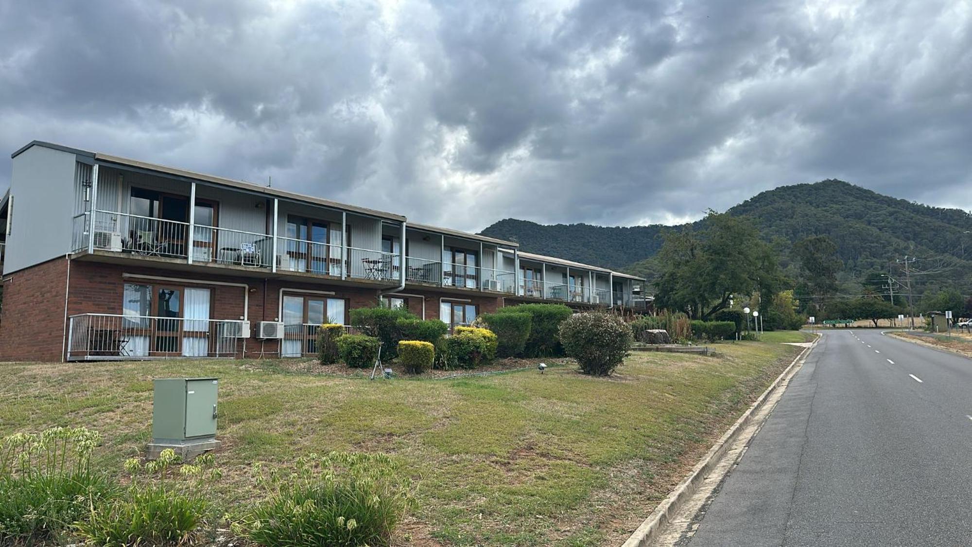 Mountain Creek Motel Bar & Restaurant Mount Beauty Exteriér fotografie
