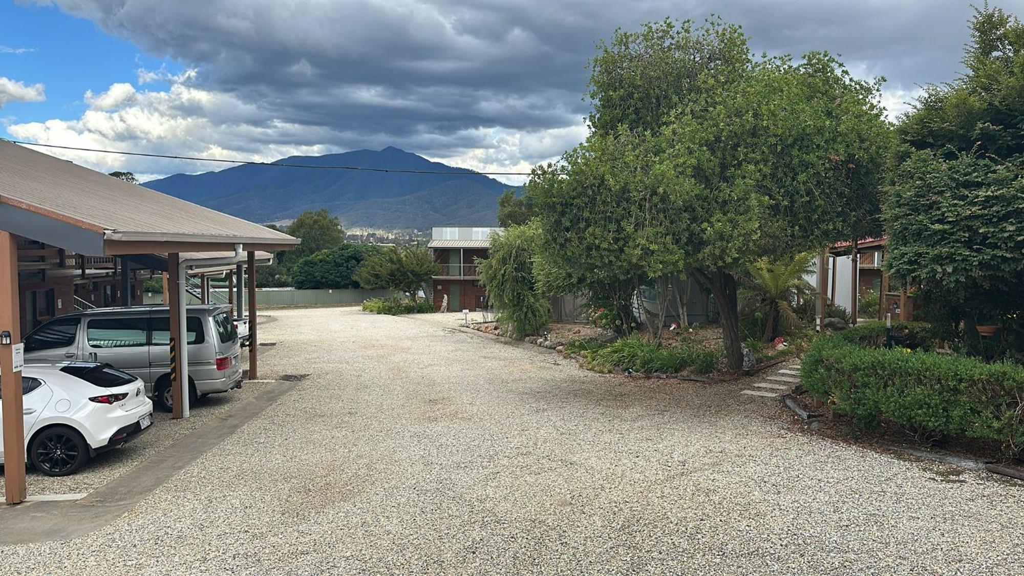 Mountain Creek Motel Bar & Restaurant Mount Beauty Exteriér fotografie
